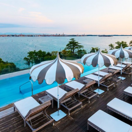 ICONIC PAGODA segments umbrella, Crema Outdoor